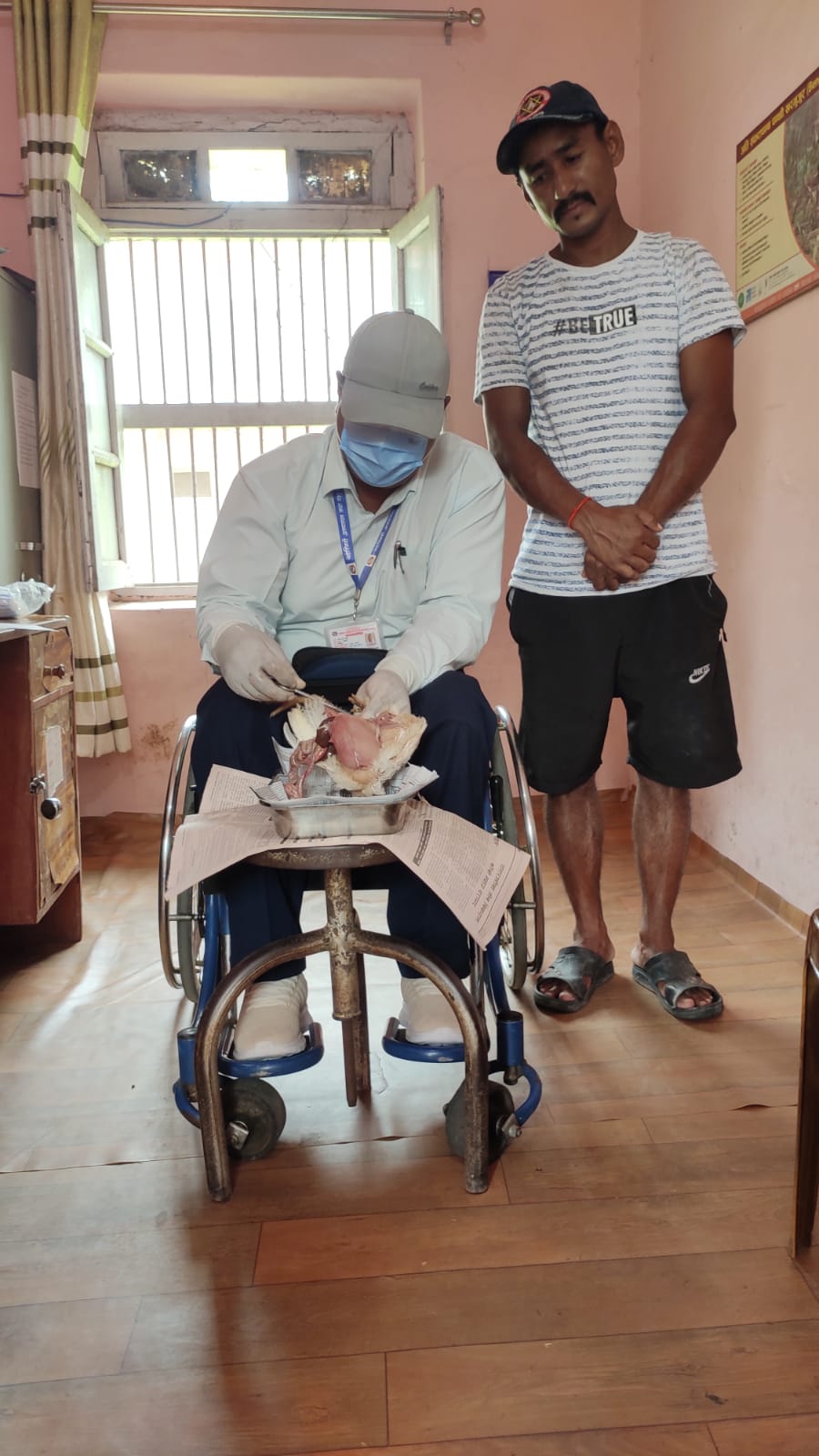 प्राविधिक कर्मचारी अभावमा हवेलचेयरमा रहेका कर्मचारी काम गर्दै 