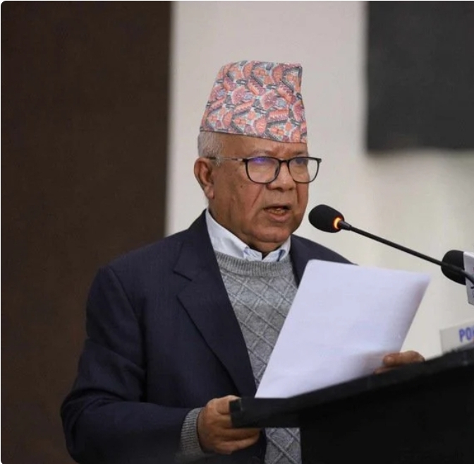 राजनितिक काेर्ष चेन्ज गर्दै आएका छउ: माधव कुमार नेपाल
