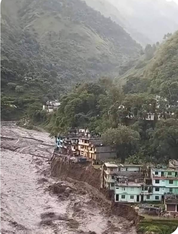 दार्चुलाका बेपत्ता काे पत्ताे लागेन, राहत बितरण सुरु, बिध्यालय बन्द, बाटाे खुलाउने प्रयास ।