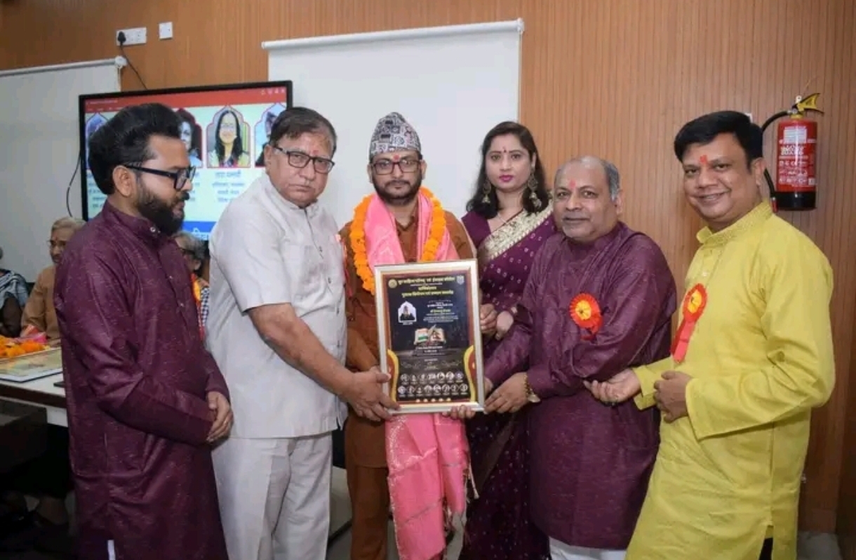 साहित्यकार हेमबाबु लेखक नयाँदिल्लीमा सम्मानित