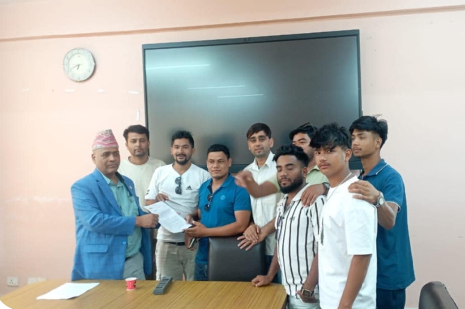सुदूरपश्चिम विश्वविद्यालयका रजिस्ट्रारलाई अखिल क्रान्तिकारीको चार बुँदे ज्ञापन