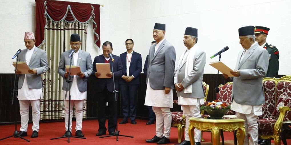 प्रधानमन्त्री प्रचण्डले सबै मन्त्री बर्खास्त गर्दै नयाँ ३ मन्त्री लाई गराए नियुक्ति