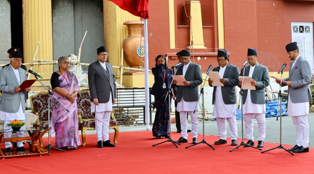 चार मन्त्रीले लिए शपथ संगै पदभार ग्रहण