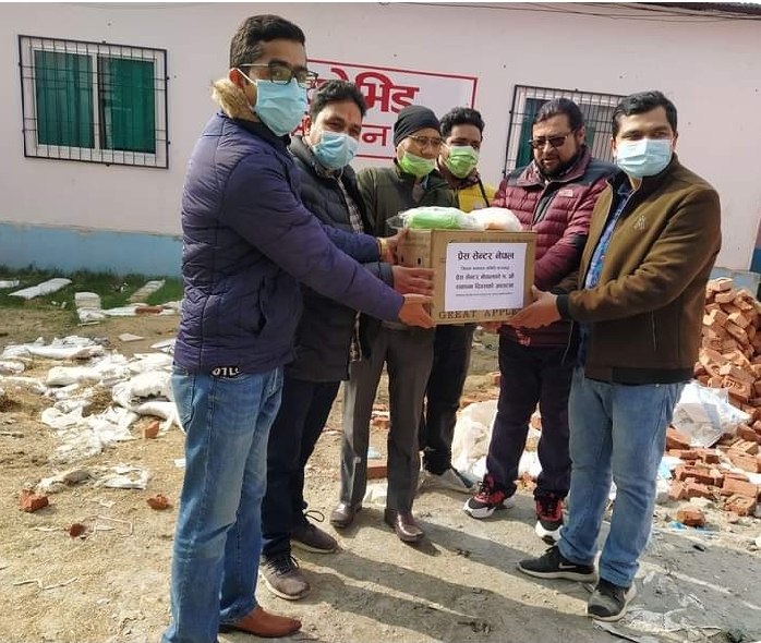 प्रेस सेन्टरको १८ औं स्थापना दिवसको अवसरमा फलफूल तथा स्वास्थ्य सामग्री वितरण