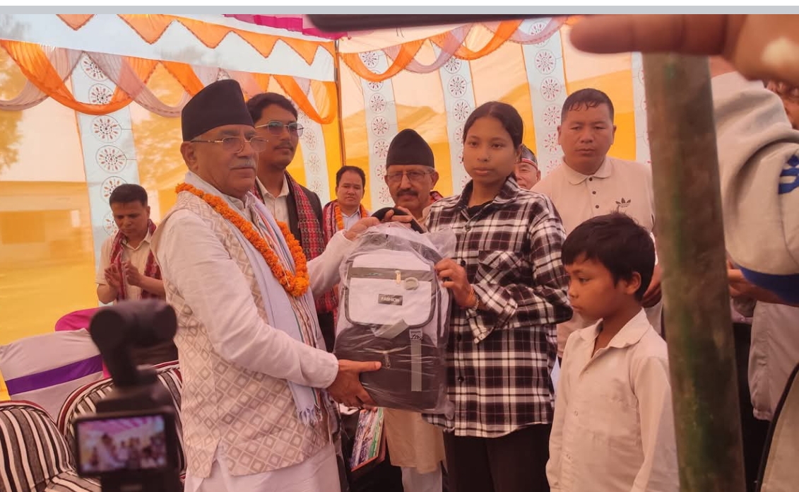 कैलालीमा अल्पसंख्यक र सहिद परिवारका अभिभावक बने प्रचण्ड