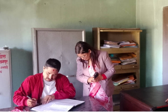 रमेश लेखकको उम्मेदवारी दर्ता सिफारिस गराउन भीमदत्तकि उपप्रमुख पुगिन् कांग्रेस पार्टी कार्यालय