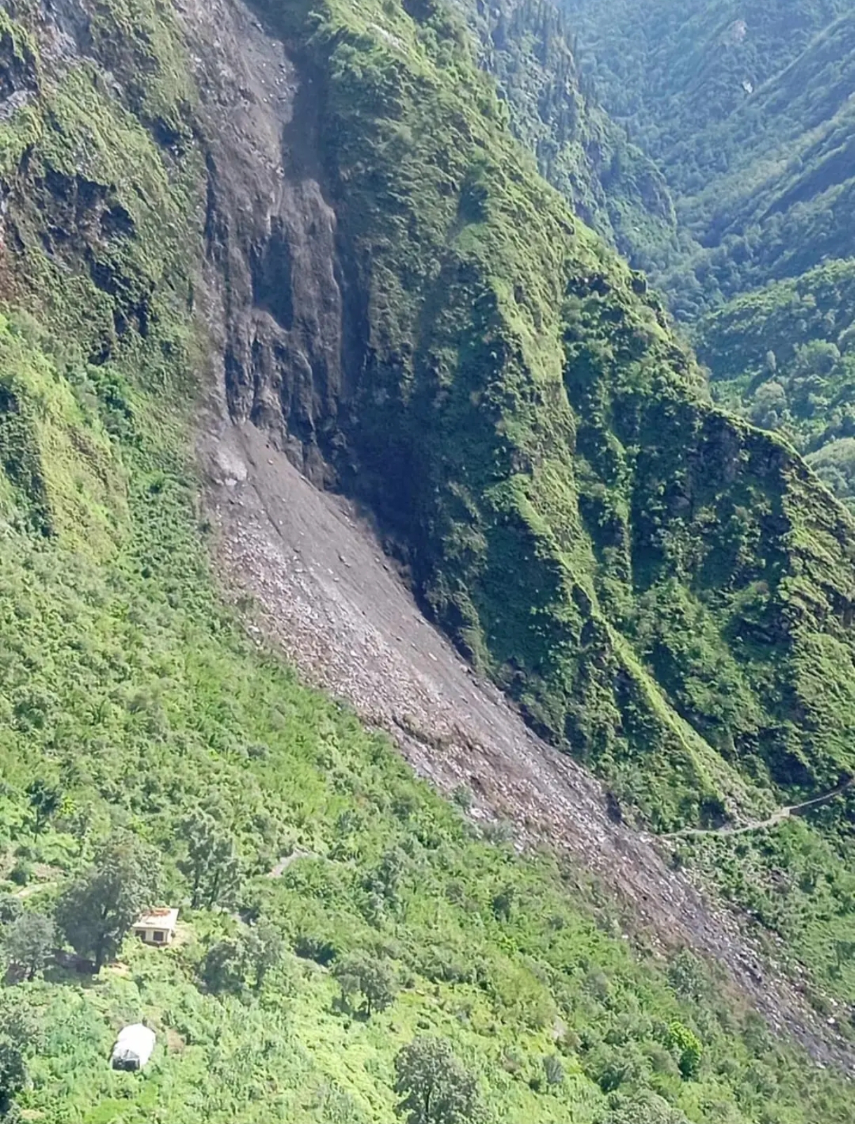 अपि हिमाल जाने पदमार्गमा पहिराे भ्रमणमा जानैपरे सावधानी अपनाउन अनुराेध ।