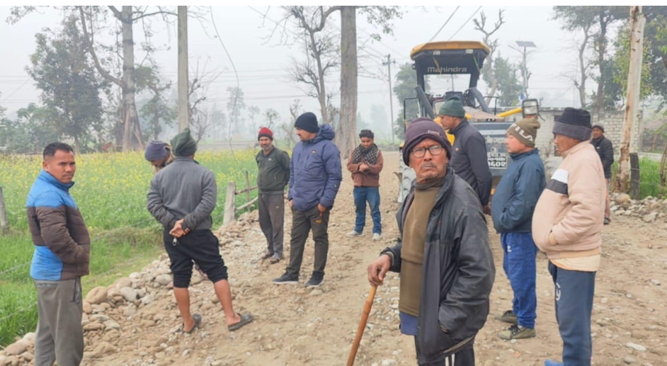 दोधरा चाँदनी–६ मा धमाधम सडक कालोपत्रेका योजना सुरु, स्थानीय हर्षित