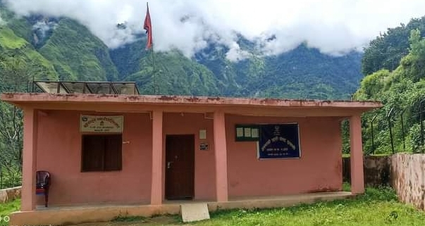 सायल गाउँपालिका आफ्ना मान्छे राख्न करारका कर्मचारिकाे करार थपिएन ।