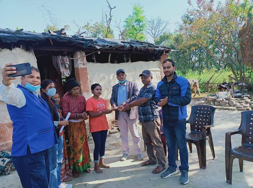 विपन्न समुदायका बालबालिकाहरुलाई आर्थिक सहयोग