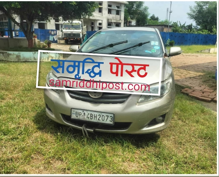 शुक्लफाटाबाट तीन भारतीय दुई नेपाली नगद कारसहित पक्राउ