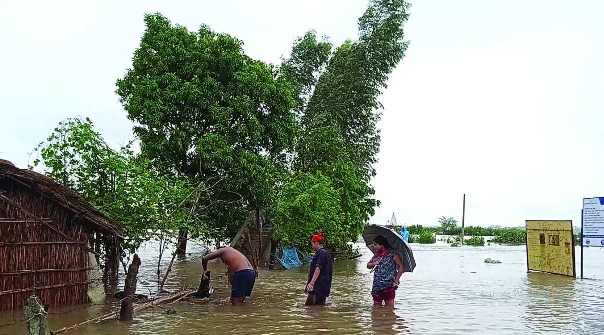 बाढीको बितण्डा, महाकाली नदी र जगबुडा नदीको भंगालो बस्ती पस्यो, १ सय ४५ घरधुरी बिस्तापित