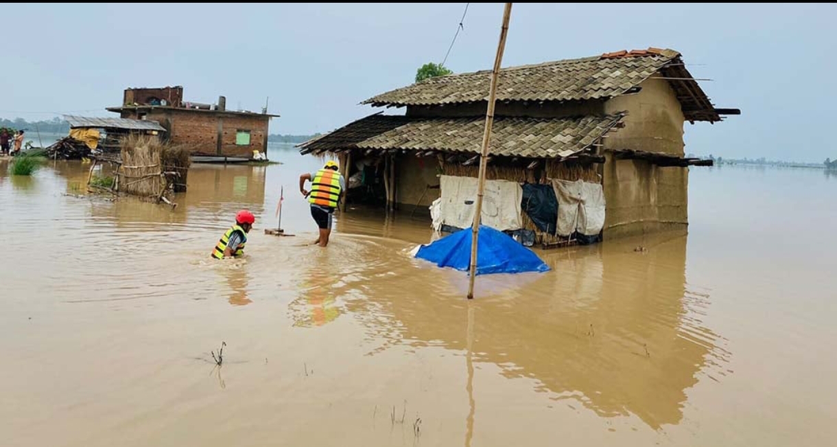 कुतियाकवर बस्ती महाकाली नदीमा समाहित हुनेमा सन्त्रास, परवल निर्यात गर्ने किसानकाे खेत बगरमा परिणत ।