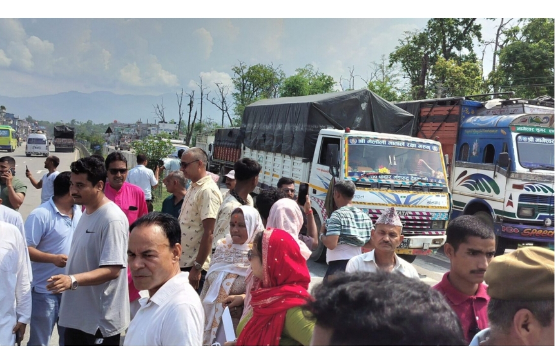 डिडिसी नसार्न भन्दै अत्तरियामा आधी घण्टा चक्काजाम