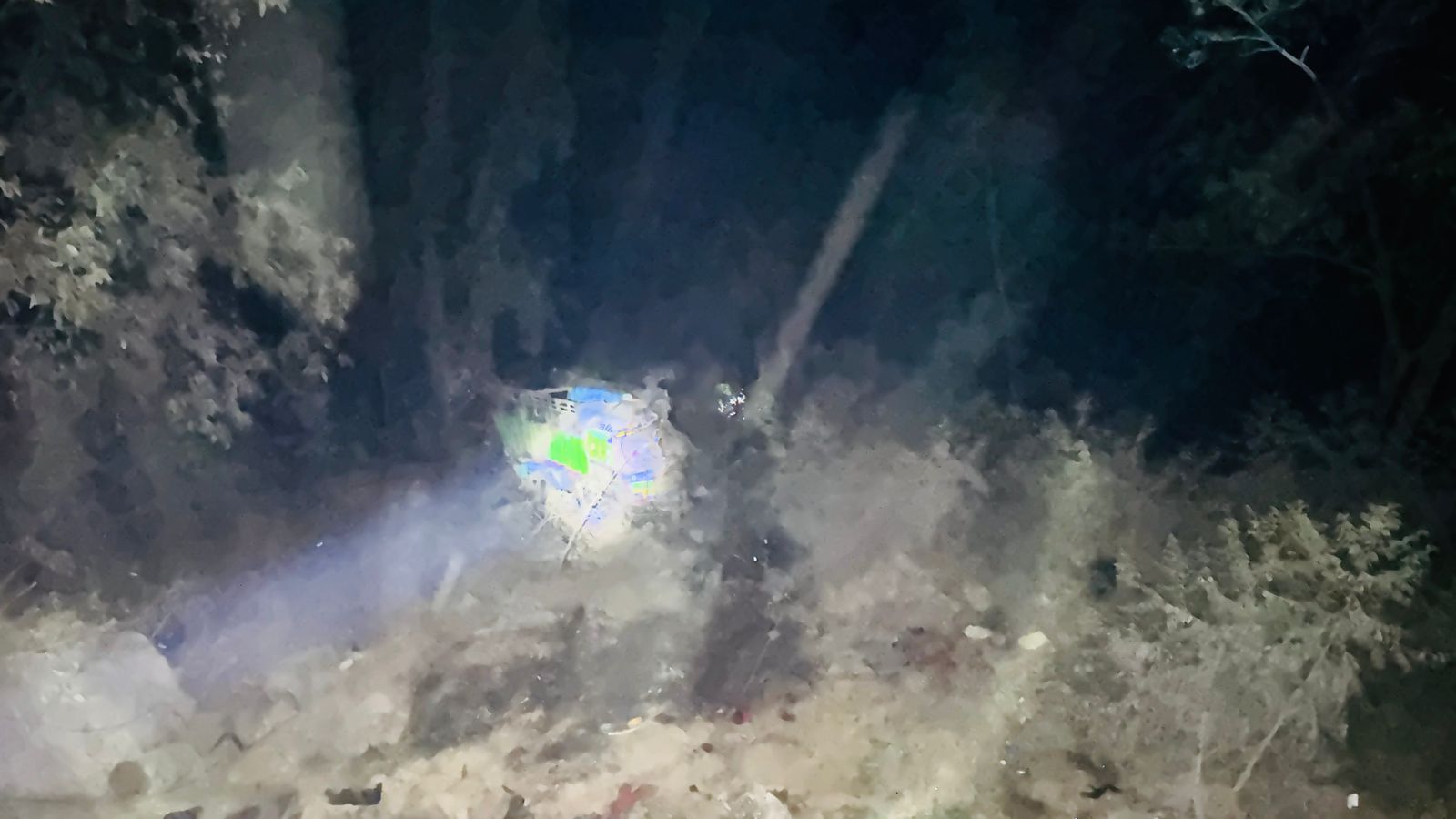 मध्यरातमा दाउन्ने बस दुर्घटनामा दुईजनाको मृत्यु १९ बढी घाइते