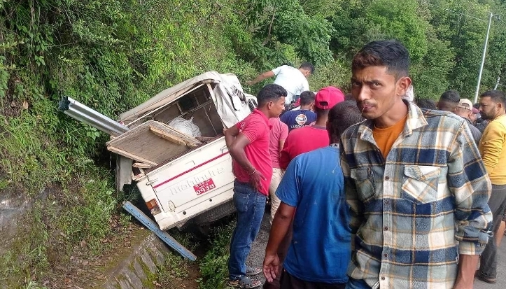 डडेल्धुरामा जिप दुर्घटना हुदा ४ घाईते १ गम्भीर, उपचार हुदै