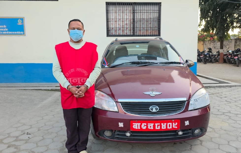 मापसे चेक गरिरहेका ट्राफिकलाई १० मिटर घिसार्ने कारसहित चालक पक्राउ