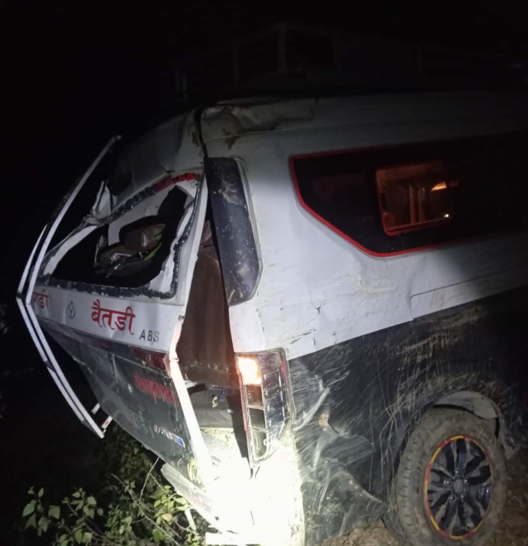 बैतडीमा इभी हाइस दुर्घटना हुँदा चालक मृत्यु